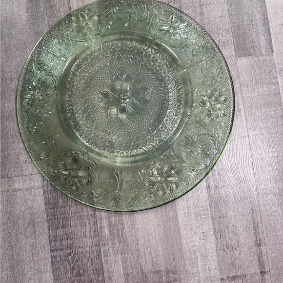 Vintage Indiana Glass Company Chantilly Green Dinner Plates - Picture 2 of 3